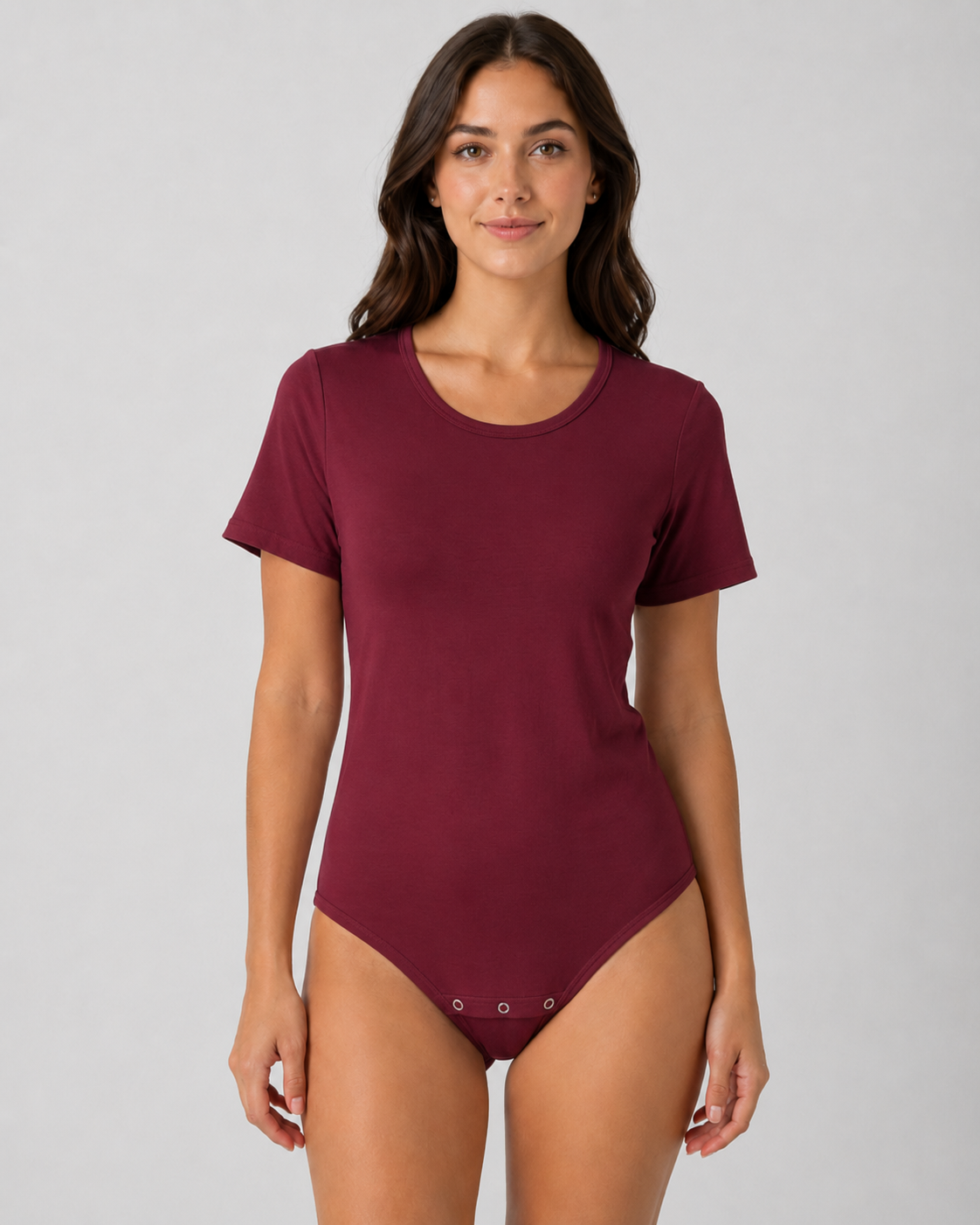 Bodystocking med korta ärmar och tryckknappar i nederkant finns i grönt, svart, vitt, bordeaux och marinblått.