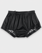 Inkontinensbadshorts för pojkar med innerbyxa och läckagespärr i polyamid och polyester.