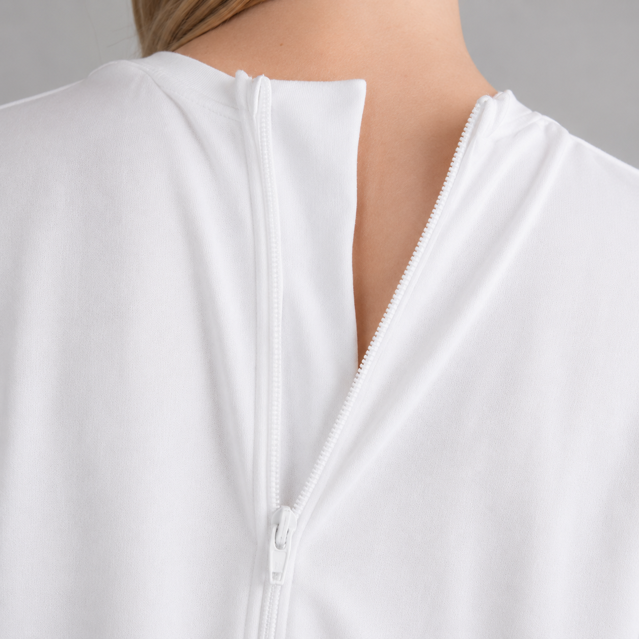 Bodystocking för vuxna med långa ben och ärmar i Øko-Tex bomull, finns i koboltblå, svart och vit.