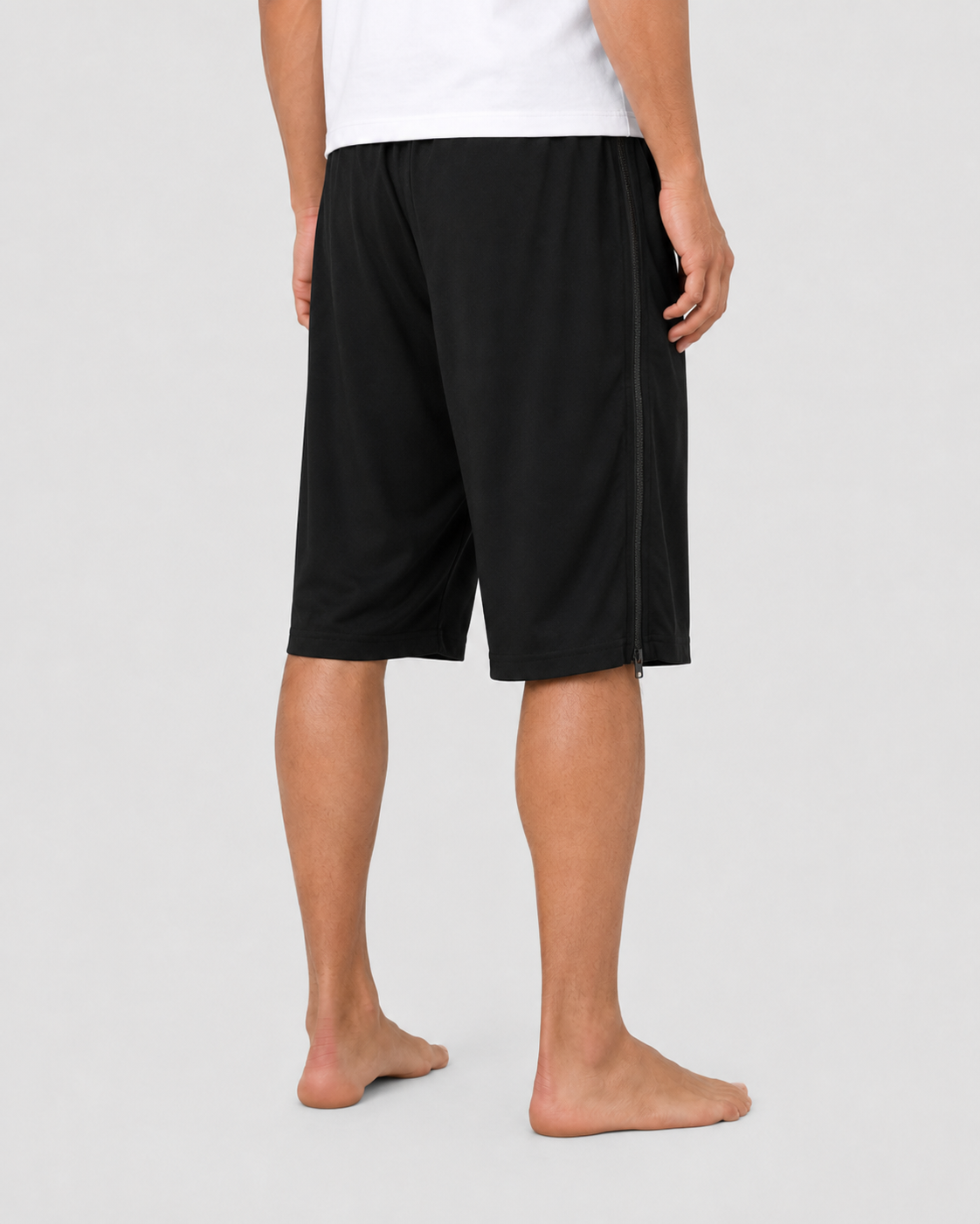 Shorts med dragkedja i båda sidor, i bomull/elastan. Finns i mörkblått, svart och grått.