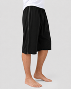 Shorts med dragkedja i båda sidor, i bomull/elastan. Finns i mörkblått, svart och grått.