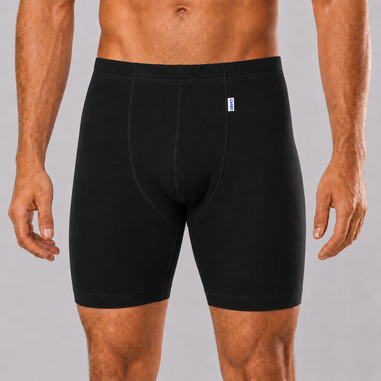 Boxershorts för blöjfixering med bred grenkil i hudvänligt material. Finns i koboltblå, vit och svart.