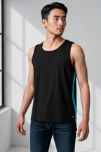Austin tanktop för män med stomi, löst sittande design för att kamouflera stomipåsen. Finns i svart och blått.