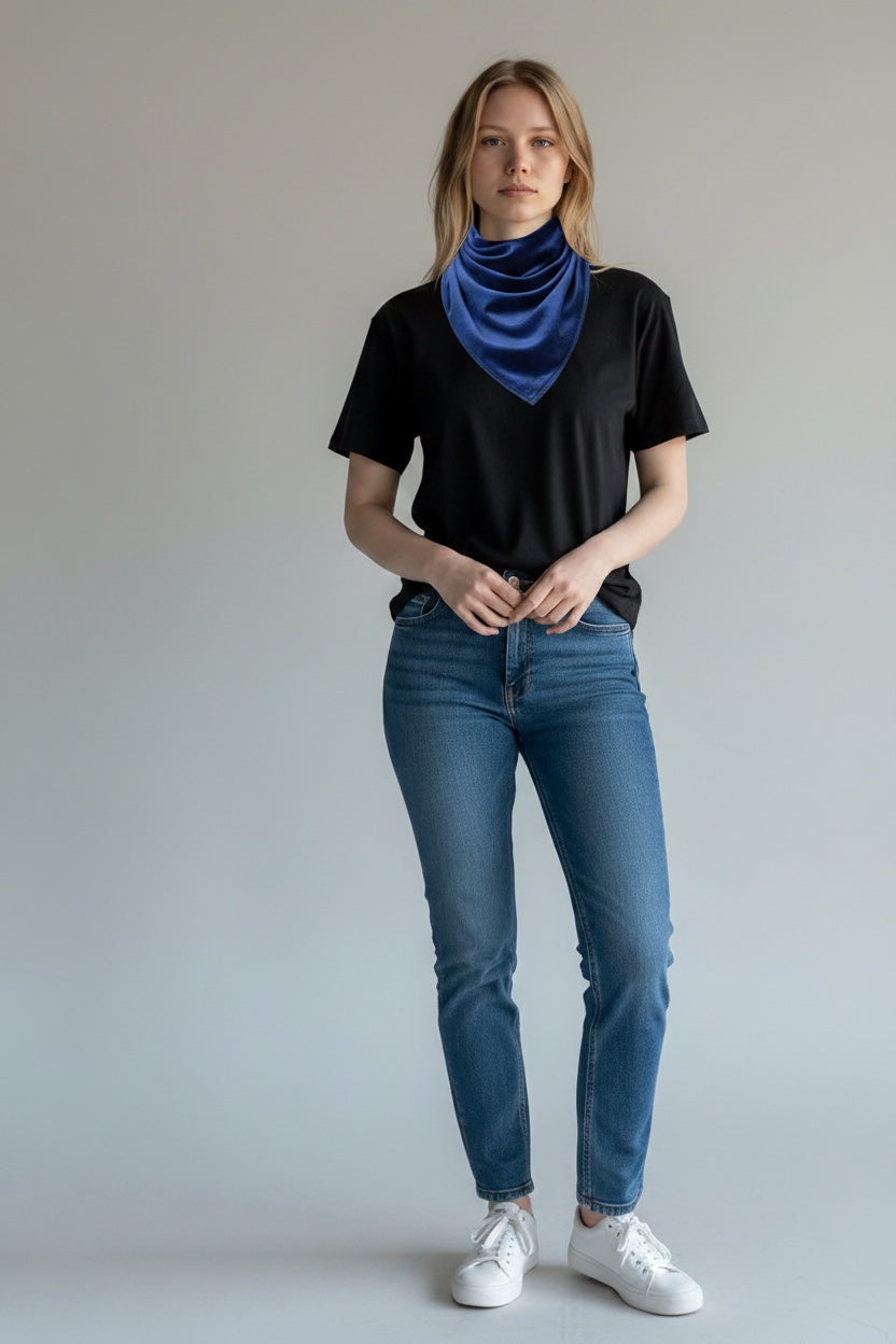 Care Design Elli blue microfiber scarf with waterproof membrane and snap closure, ideal for heavy drooling.